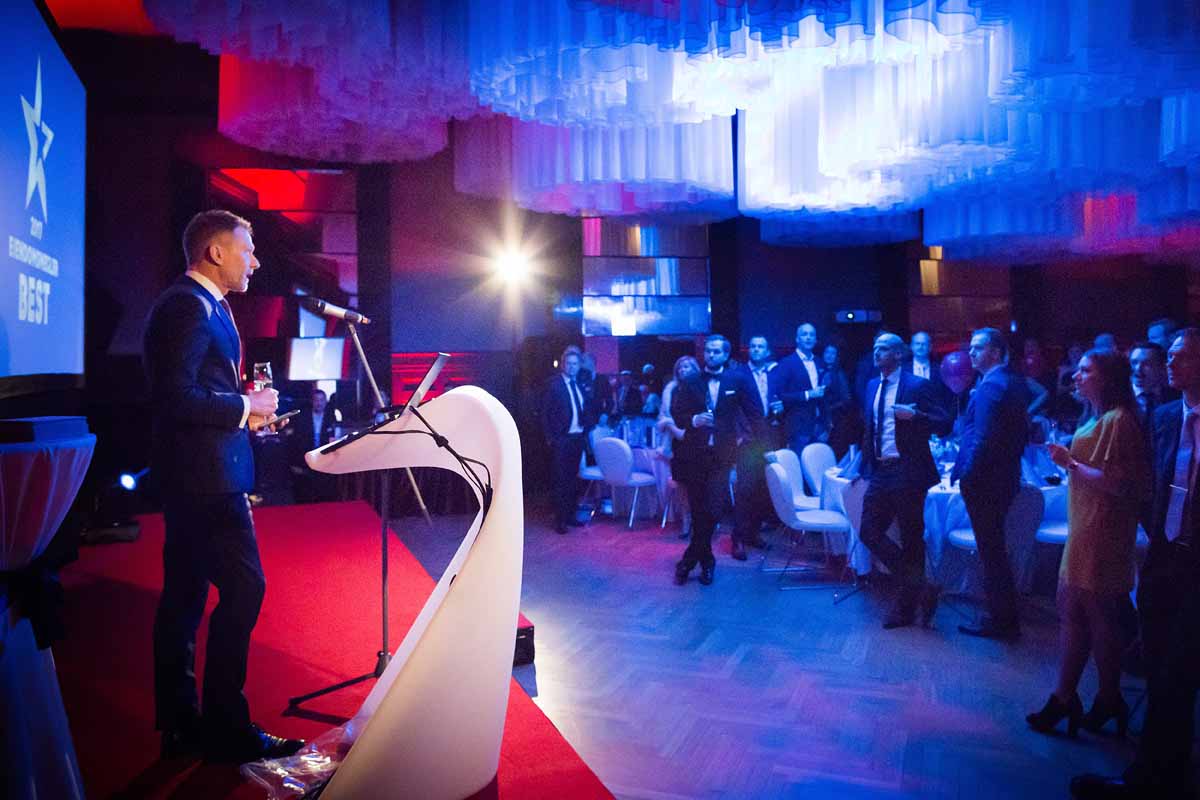 Host speaks to guests at the professionally organized Prague event